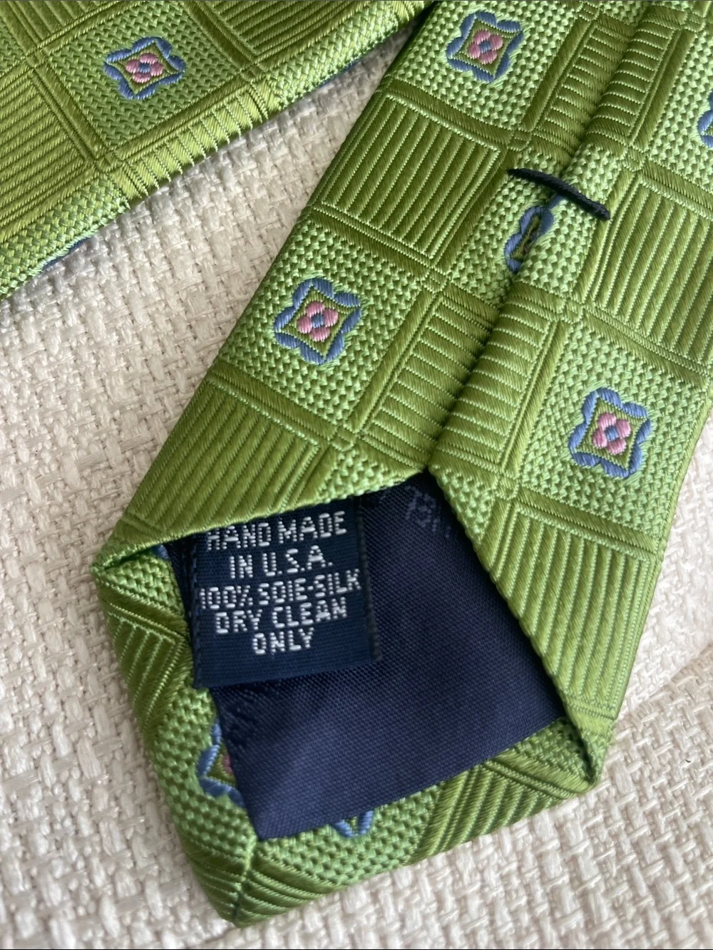 Daniel Cremieux HAND MADE tie. Made in the USA 🇺🇸